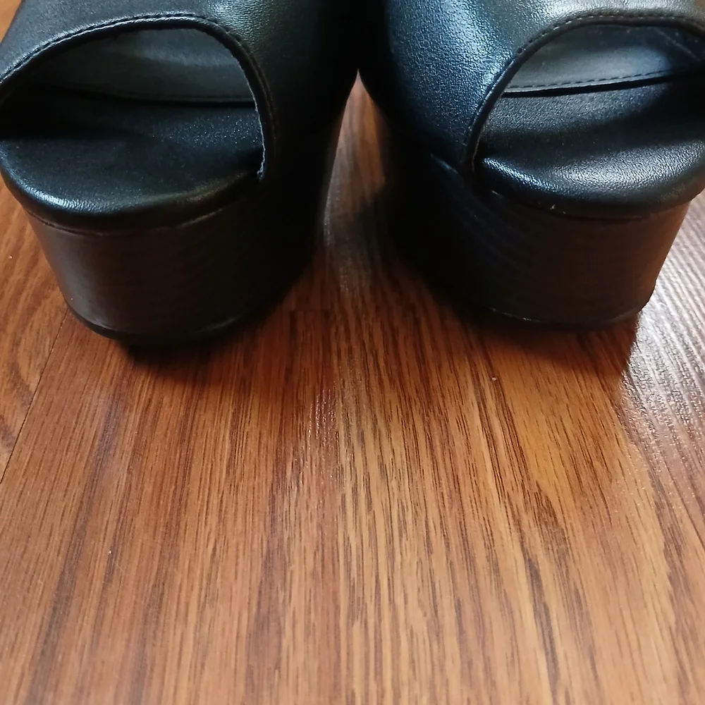 Fashion Nova Maray Platform Heels Womens 10 Black Padlock‎ Charm Peep Toe Block
